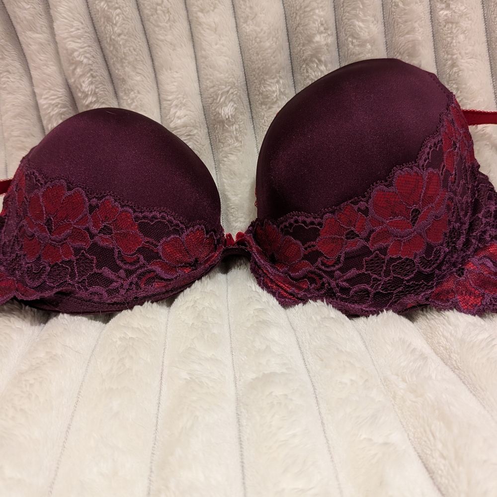 Elegant Lace Push-Up Bra in Burgundy